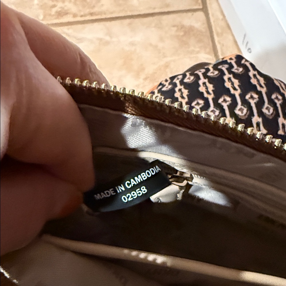 DKNY Bryant Park Demi Bag - Picture 6 of 6